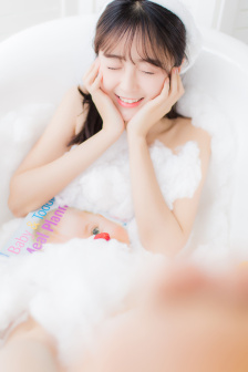 男女一边亲一边摸一边脱